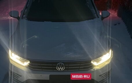 Volkswagen Passat B8 рестайлинг, 2016 год, 1 930 000 рублей, 4 фотография