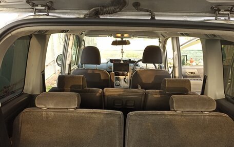 Toyota Noah III, 2010 год, 1 400 000 рублей, 18 фотография