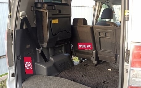 Toyota Noah III, 2010 год, 1 400 000 рублей, 15 фотография