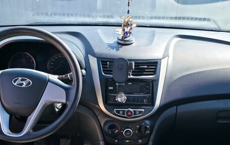 Hyundai Solaris II рестайлинг, 2011 год, 600 000 рублей, 3 фотография