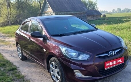 Hyundai Solaris II рестайлинг, 2011 год, 710 000 рублей, 1 фотография