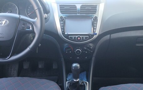 Hyundai Solaris II рестайлинг, 2011 год, 710 000 рублей, 4 фотография