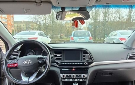 Hyundai Elantra VI рестайлинг, 2019 год, 1 700 000 рублей, 10 фотография