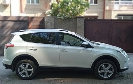 Toyota RAV4, 2017 год, 3 050 000 рублей, 2 фотография