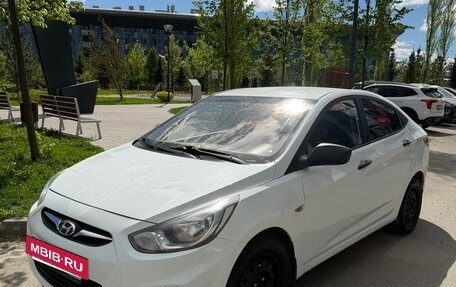 Hyundai Solaris II рестайлинг, 2013 год, 630 000 рублей, 3 фотография