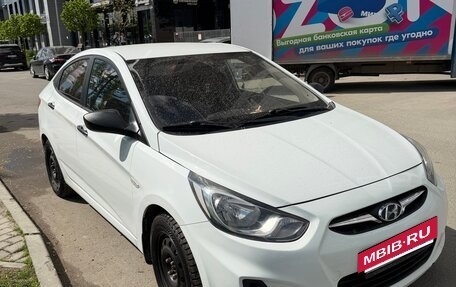 Hyundai Solaris II рестайлинг, 2013 год, 630 000 рублей, 2 фотография