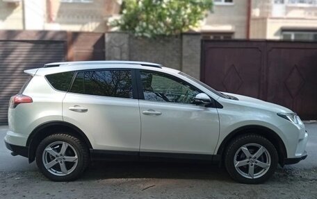 Toyota RAV4, 2017 год, 3 050 000 рублей, 8 фотография