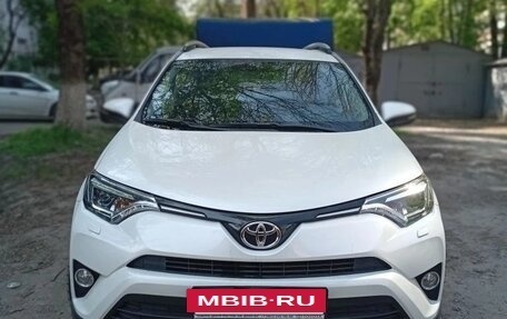 Toyota RAV4, 2017 год, 3 050 000 рублей, 4 фотография