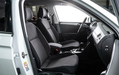 Volkswagen Tiguan II, 2019 год, 2 349 000 рублей, 8 фотография
