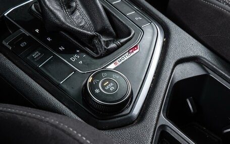 Volkswagen Tiguan II, 2019 год, 2 349 000 рублей, 15 фотография