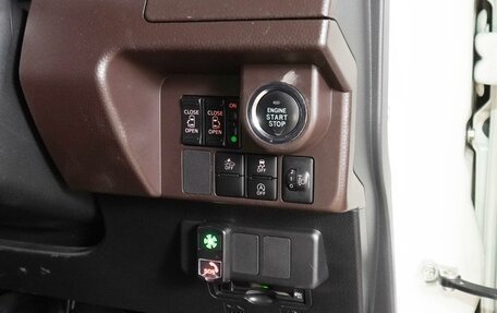 Toyota Roomy I, 2018 год, 1 099 000 рублей, 18 фотография