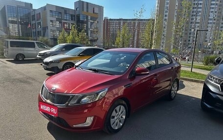 KIA Rio III рестайлинг, 2013 год, 900 000 рублей, 2 фотография