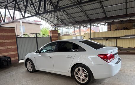 Chevrolet Cruze II, 2010 год, 695 000 рублей, 3 фотография