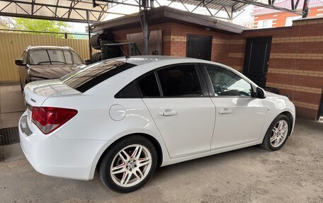 Chevrolet Cruze II, 2010 год, 695 000 рублей, 4 фотография