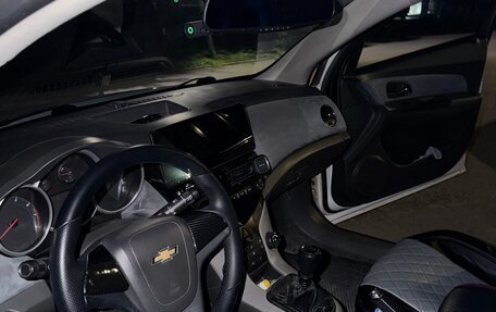 Chevrolet Cruze II, 2010 год, 695 000 рублей, 6 фотография