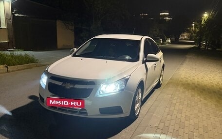 Chevrolet Cruze II, 2010 год, 695 000 рублей, 2 фотография