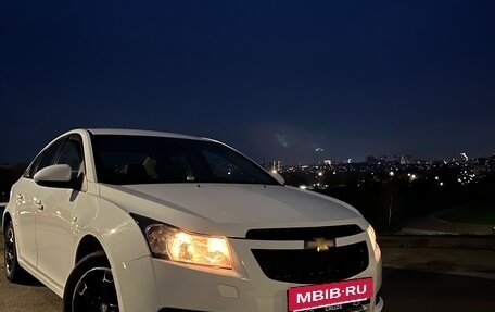 Chevrolet Cruze II, 2010 год, 695 000 рублей, 10 фотография