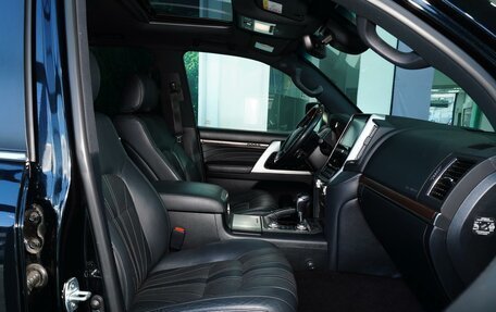 Toyota Land Cruiser 200, 2019 год, 7 899 999 рублей, 12 фотография