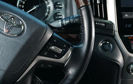 Toyota Land Cruiser 200, 2019 год, 7 899 999 рублей, 19 фотография