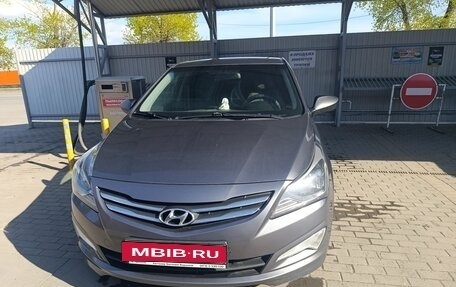 Hyundai Solaris II рестайлинг, 2015 год, 1 000 000 рублей, 1 фотография