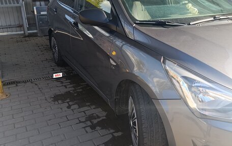Hyundai Solaris II рестайлинг, 2015 год, 1 000 000 рублей, 3 фотография
