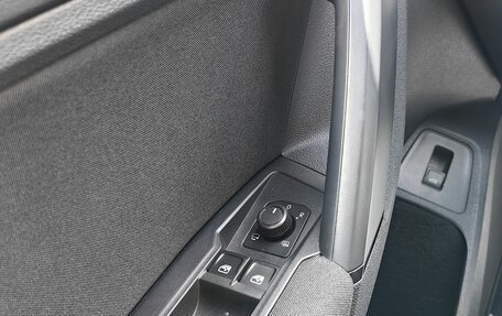 Volkswagen Tiguan II, 2018 год, 3 500 000 рублей, 38 фотография