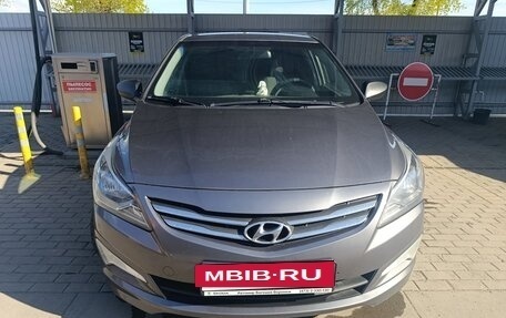 Hyundai Solaris II рестайлинг, 2015 год, 1 000 000 рублей, 2 фотография