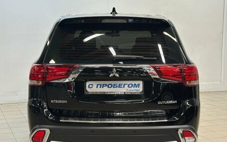 Mitsubishi Outlander III рестайлинг 3, 2017 год, 1 980 000 рублей, 3 фотография
