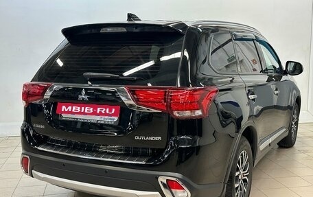 Mitsubishi Outlander III рестайлинг 3, 2017 год, 1 980 000 рублей, 4 фотография