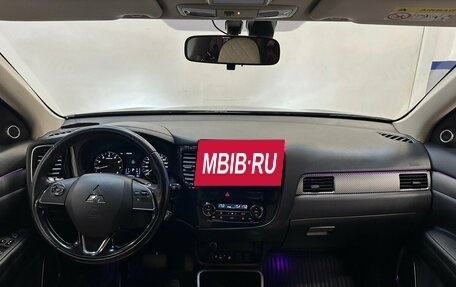 Mitsubishi Outlander III рестайлинг 3, 2017 год, 1 980 000 рублей, 5 фотография