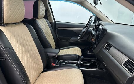 Mitsubishi Outlander III рестайлинг 3, 2017 год, 1 980 000 рублей, 12 фотография