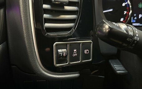 Mitsubishi Outlander III рестайлинг 3, 2017 год, 1 980 000 рублей, 10 фотография
