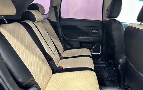 Mitsubishi Outlander III рестайлинг 3, 2017 год, 1 980 000 рублей, 13 фотография