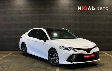 Toyota Camry, 2018 год, 2 670 000 рублей, 3 фотография