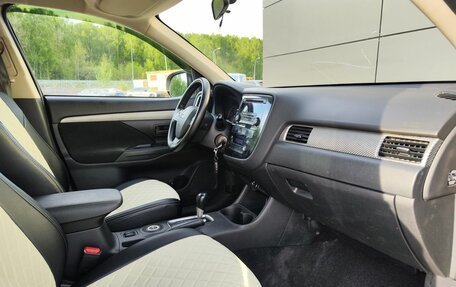 Mitsubishi Outlander III рестайлинг 3, 2013 год, 1 470 000 рублей, 13 фотография