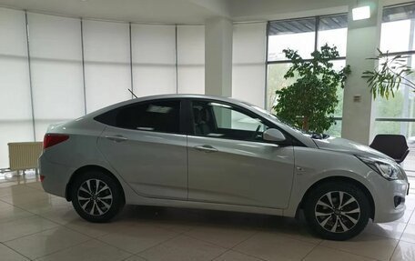 Hyundai Solaris II рестайлинг, 2015 год, 925 000 рублей, 4 фотография