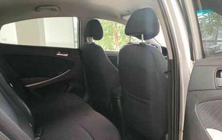Hyundai Solaris II рестайлинг, 2015 год, 925 000 рублей, 16 фотография