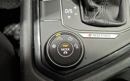Volkswagen Tiguan II, 2020 год, 2 750 000 рублей, 34 фотография