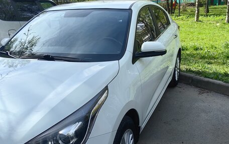 KIA Rio IV, 2018 год, 1 450 000 рублей, 2 фотография