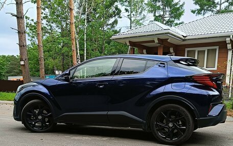 Toyota C-HR I рестайлинг, 2020 год, 2 600 000 рублей, 3 фотография