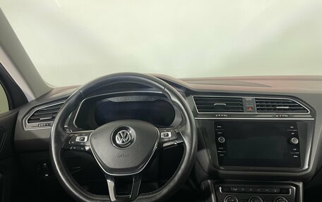 Volkswagen Tiguan II, 2018 год, 2 599 000 рублей, 13 фотография