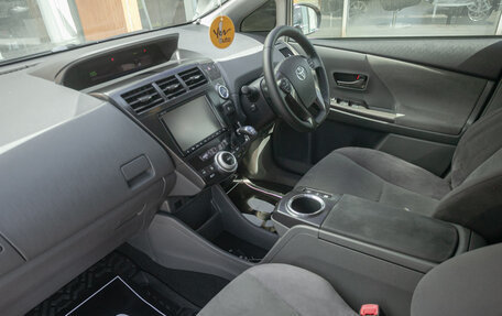 Toyota Prius Alpha I (ZVW40/41), 2013 год, 1 298 000 рублей, 19 фотография