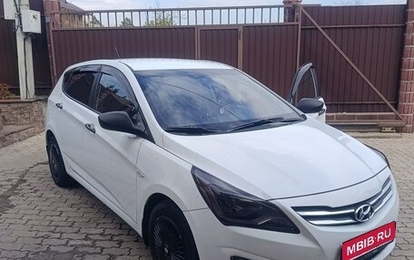 Hyundai Solaris II рестайлинг, 2015 год, 1 150 000 рублей, 1 фотография
