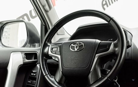 Toyota Land Cruiser Prado 150 рестайлинг 2, 2021 год, 5 600 000 рублей, 12 фотография