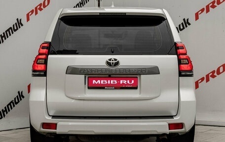Toyota Land Cruiser Prado 150 рестайлинг 2, 2021 год, 5 600 000 рублей, 5 фотография