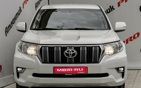 Toyota Land Cruiser Prado 150 рестайлинг 2, 2021 год, 5 600 000 рублей, 2 фотография