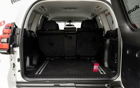 Toyota Land Cruiser Prado 150 рестайлинг 2, 2021 год, 5 600 000 рублей, 8 фотография