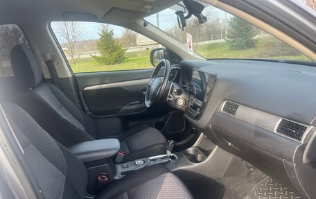 Mitsubishi Outlander III рестайлинг 3, 2012 год, 1 320 000 рублей, 2 фотография