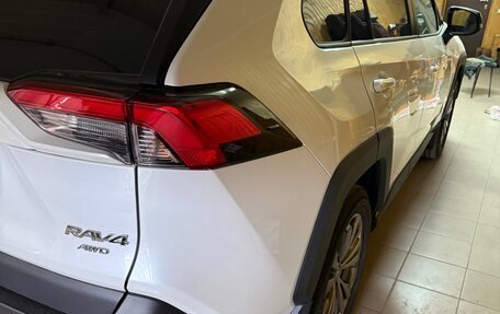 Toyota RAV4, 2024 год, 3 800 000 рублей, 4 фотография