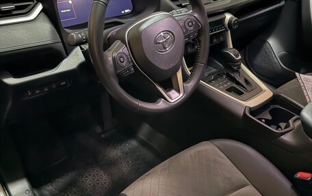 Toyota RAV4, 2024 год, 3 800 000 рублей, 6 фотография